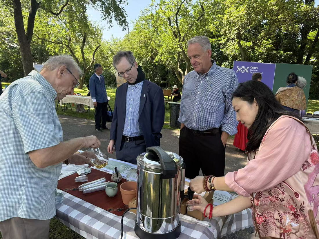 Municipal representatives watching a tea ceremony demonstration at the festival